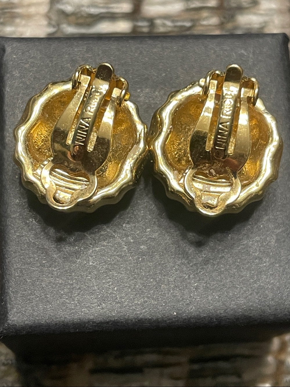 NINA RICCI Gold Tone Clip On Earrings Vintage - Picture 4 of 5